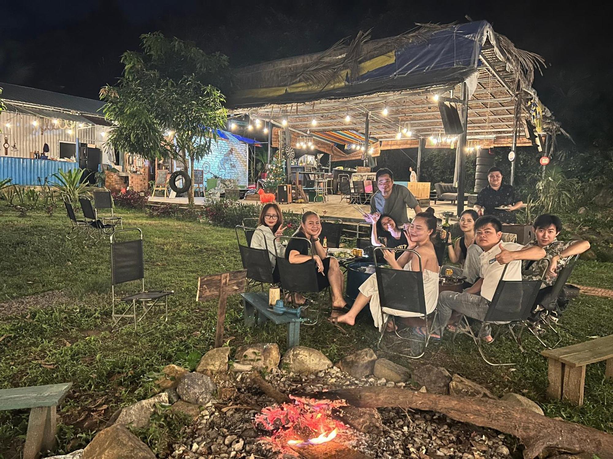 Con Dao Backpacker - Loco Camping Chi Khu Co Ong Экстерьер фото
